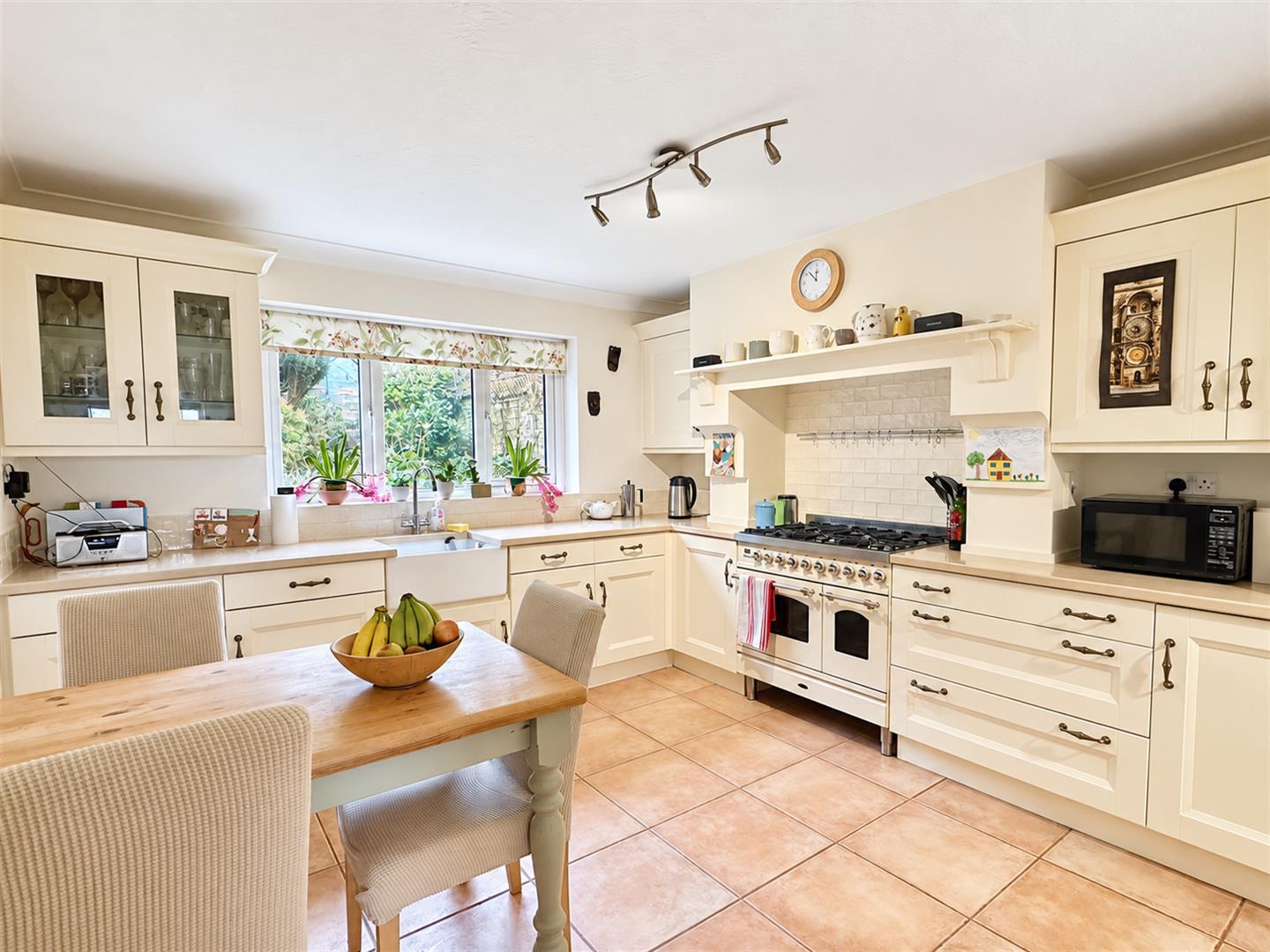 3 bed property in Pipers Close, Bexhill-On-Sea